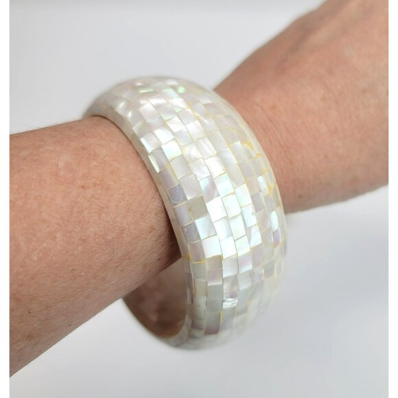Mermaid's Garden Mother of Pearl Fashion Bangle Bracelet Costume Jewelry DH21 - Picture 6 of 6